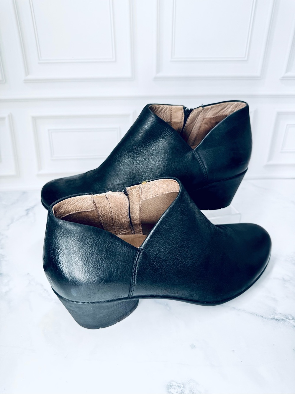 Dansko Raina Black Leather V-Cut Ankle Booties EU 40 US 9.5 FALL FAVORITE!
